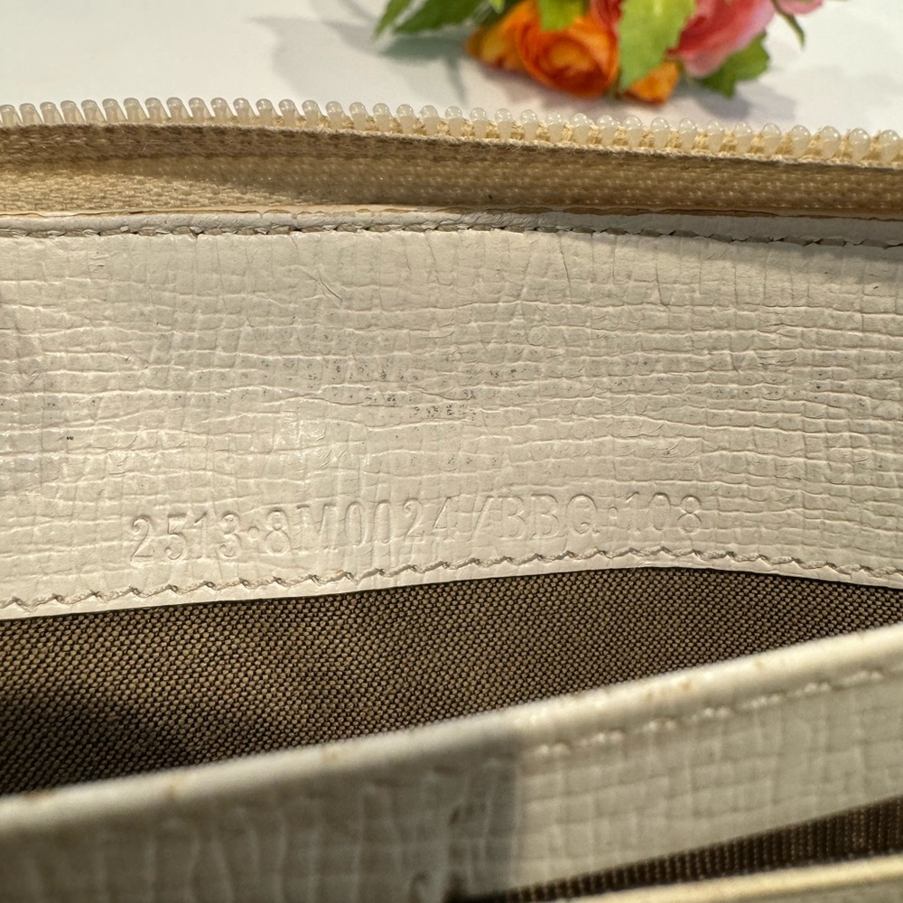 Authentic Fendi zippy wallet - Picture 10 of 11